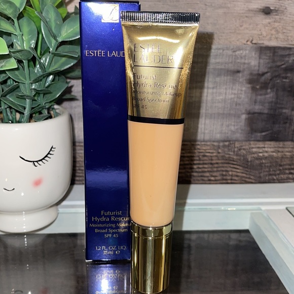 ❤️NEW!!❤️Estee Lauder Moisturizing Makeup w/ SPF45 - Picture 3 of 10